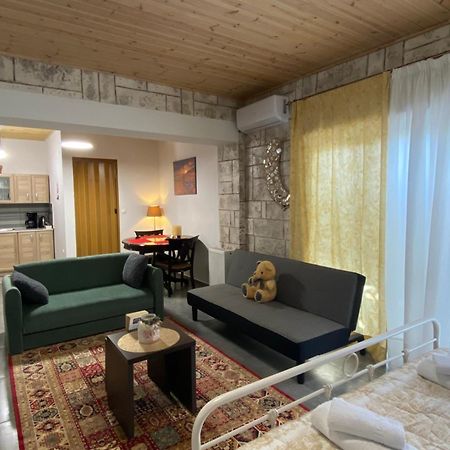 D&M Studio Ριο Πατρα Patras Exteriör bild